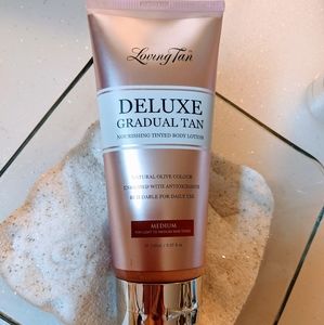 Loving Tan Deluxe Gradual Tan self tanner, medium